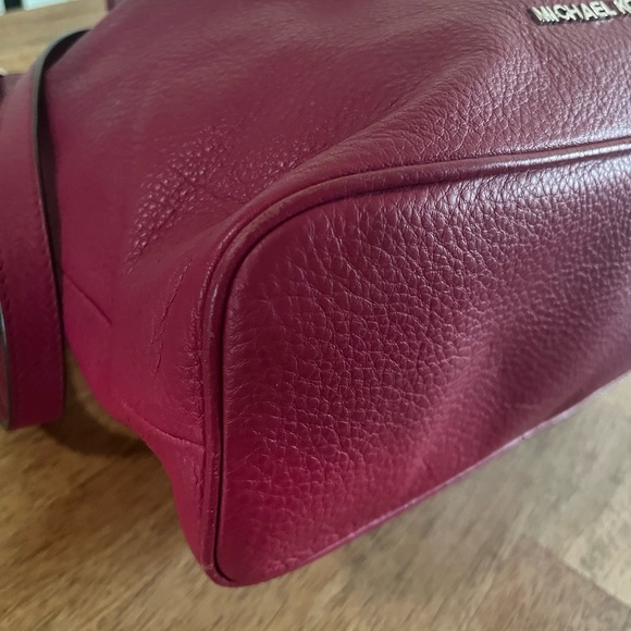 Michael Kors Jules Drawstring Large Handbag adjustable Strap Dark Pink Leather - Picture 6 of 16